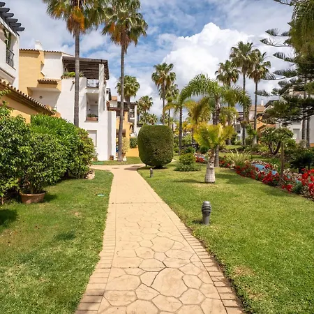 Holiday home Elegant 5-bedroom Apartment- 1 Min Walk To The In Bahia De Marbella