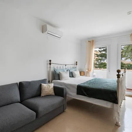 Elegant 5-bedroom Apartment- 1 Min Walk To The In Bahia De