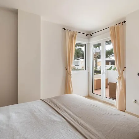 בית נופש Elegant 5-bedroom Apartment- 1 Min Walk To The In Bahia De מארבלה