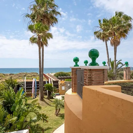 בית נופש Elegant 5-bedroom Apartment- 1 Min Walk To The In Bahia De