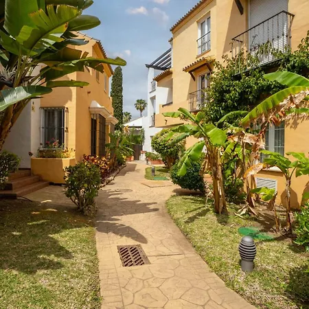 Elegant 5-bedroom Apartment- 1 Min Walk To The In Bahia De * מארבלה