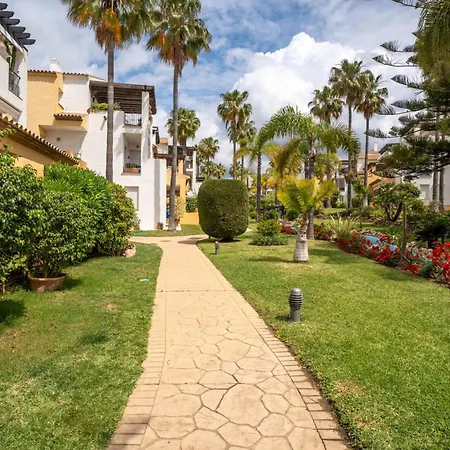 בית נופש Elegant 5-bedroom Apartment- 1 Min Walk To The In Bahia De מארבלה
