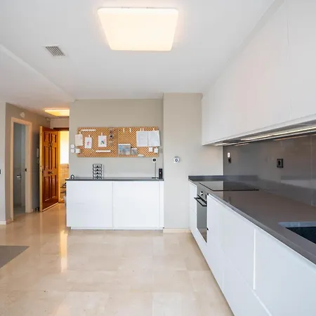 Elegant 5-bedroom Apartment- 1 Min Walk To The In Bahia De * מארבלה