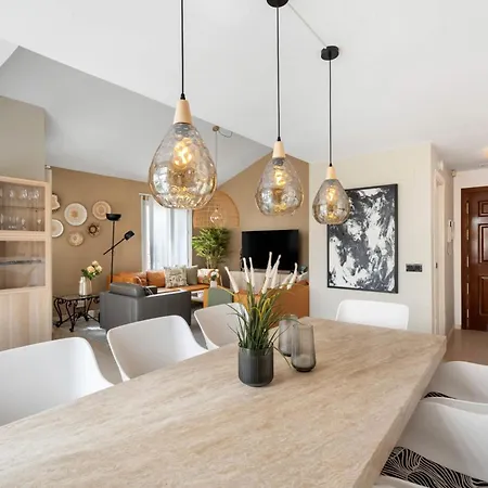 Elegant 5-bedroom Apartment- 1 Min Walk To The In Bahia De בית נופש מארבלה