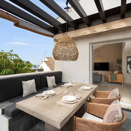 בית נופש Elegant 5-bedroom Apartment- 1 Min Walk To The In Bahia De מארבלה